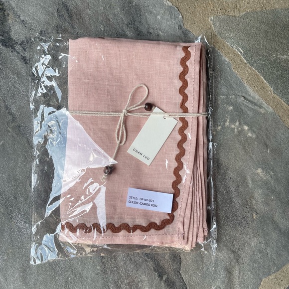Chan Luu Linen Napkins, Set of 4 - Picture 4 of 4